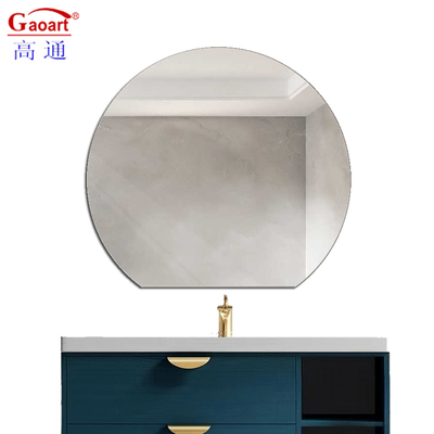 Agregue un toque de estilo a su salón con este espejo de vestir de pared