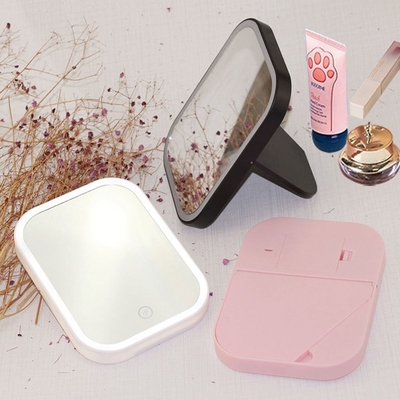 Prepárate en cualquier momento en cualquier lugar con este conveniente espejo de luz cosmética de viaje