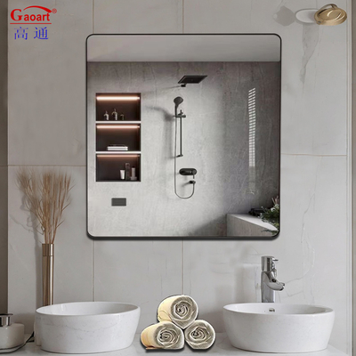 Crea un hogar lujoso con un elegante espejo enmarcado en la pared