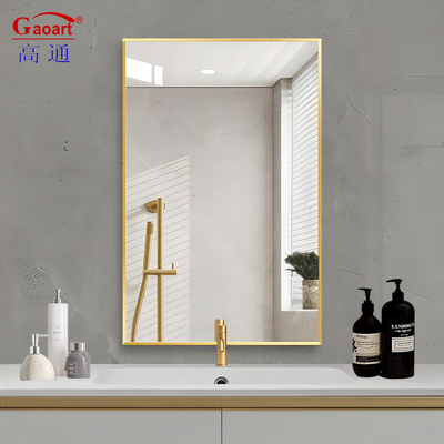 Crea un hogar lujoso con un elegante espejo enmarcado en la pared