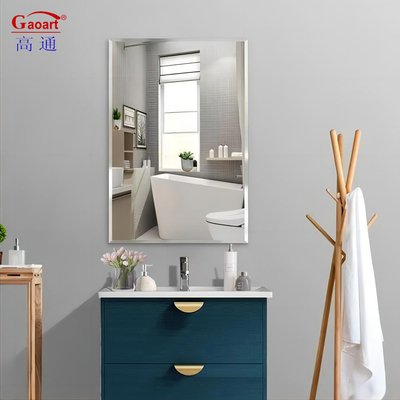 Transforme su baño con un espejo sin marco y una opción asequible