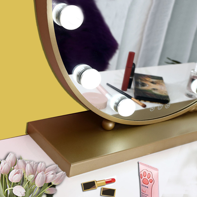 Obtenga la iluminación perfecta para su rutina de belleza con Hollywood Mirror