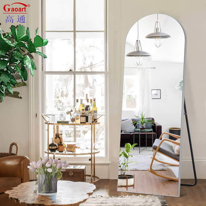 Salón esencial de longitud completa Arco negro Espejo de piso con marco de aluminio dorado