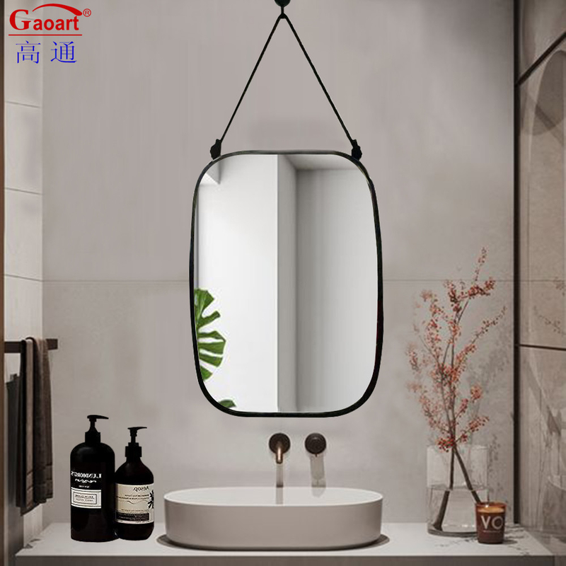 Espejo de vidrio antiguo en marco de plástico para decoración de baño de moda