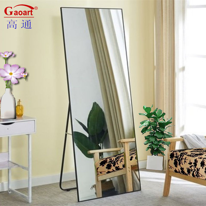Añade estilo a tu dormitorio con un espejo de vestidor asequible y elegante