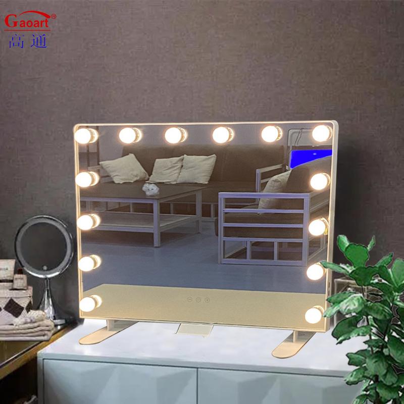 Transforma tu vanidad en un estudio de Hollywood con Hollywood Mirror